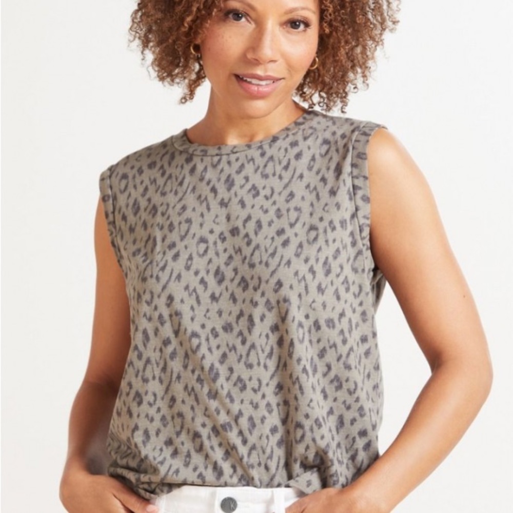 MICHAEL STARS Evereve Green Leopard Muscle Tee